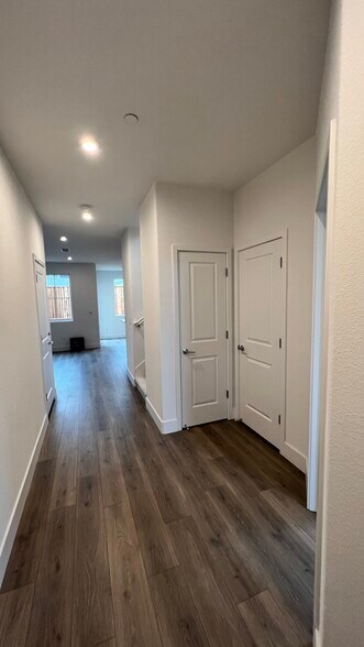 Building Photo - 616 Whisper Ln