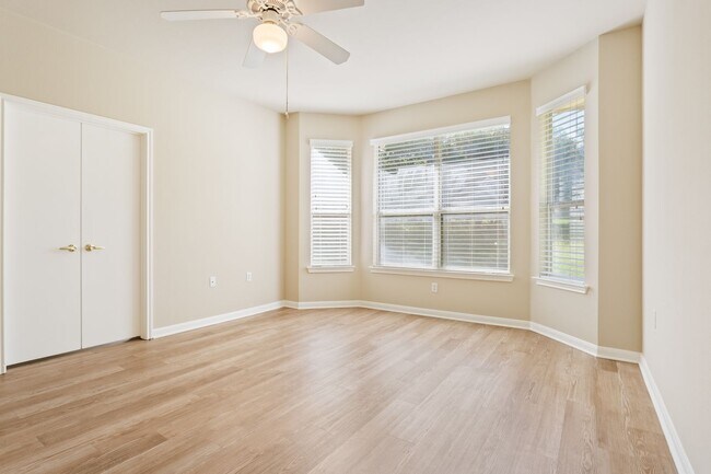 Building Photo - 118 Larkspur Ln
