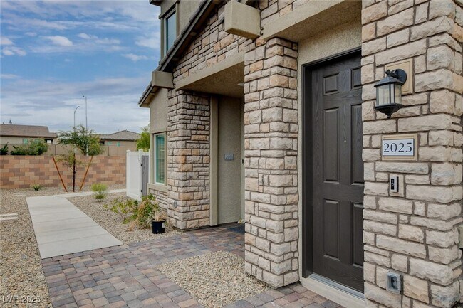 Building Photo - 237 Callen Falls Ave