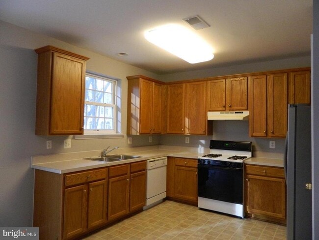Building Photo - 7574 Great Swan Ct