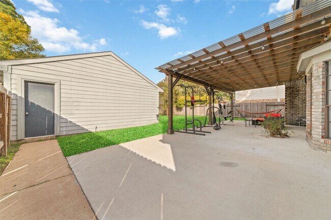 Building Photo - 16026 Autumn Falls Ln