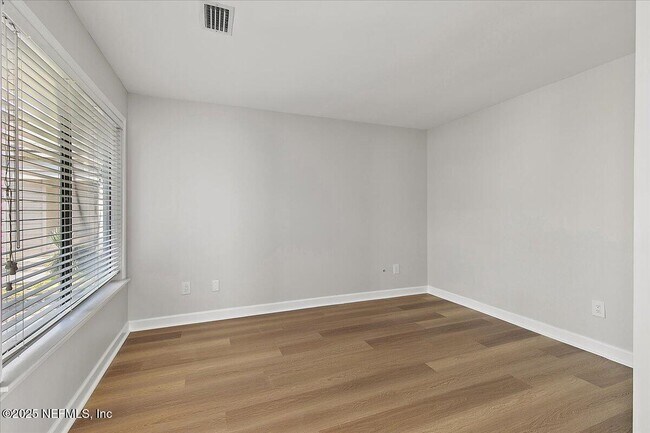 Building Photo - 53 S 9 Dr