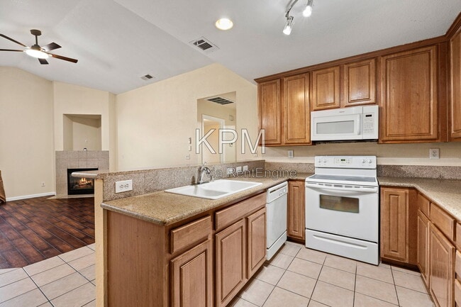 Building Photo - 1544 Emily Ct