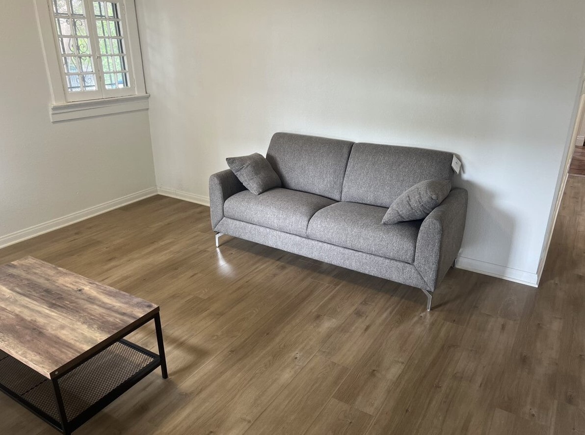 Building Photo - 3525 S Budlong Ave