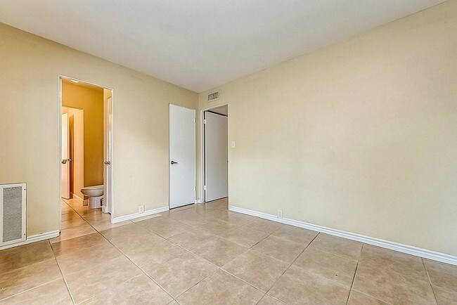 Building Photo - 5353 Institute Ln