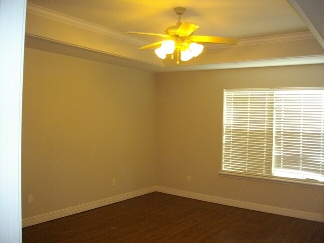 Building Photo - Kings Pointe Subdivision Just off E..Kings...