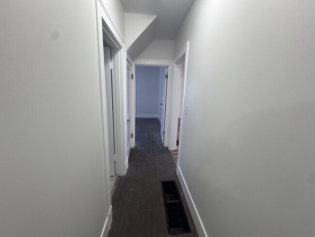 Building Photo - 310 S 42nd St