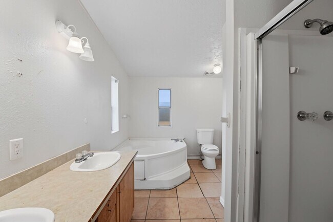 Building Photo - 13507 W Stella Ln