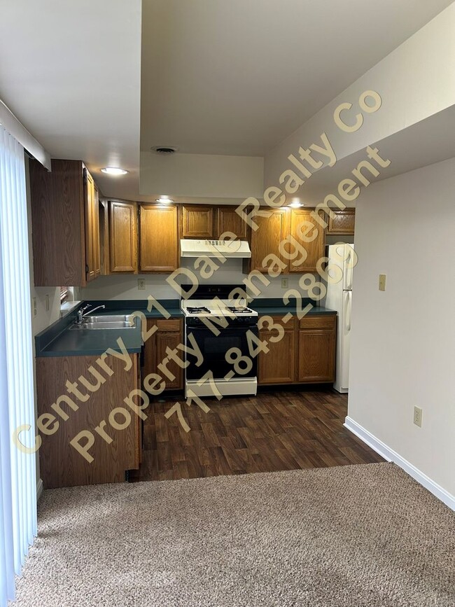 Building Photo - 2 Bedroom 1.5 Bath Condo in York Suburban ...