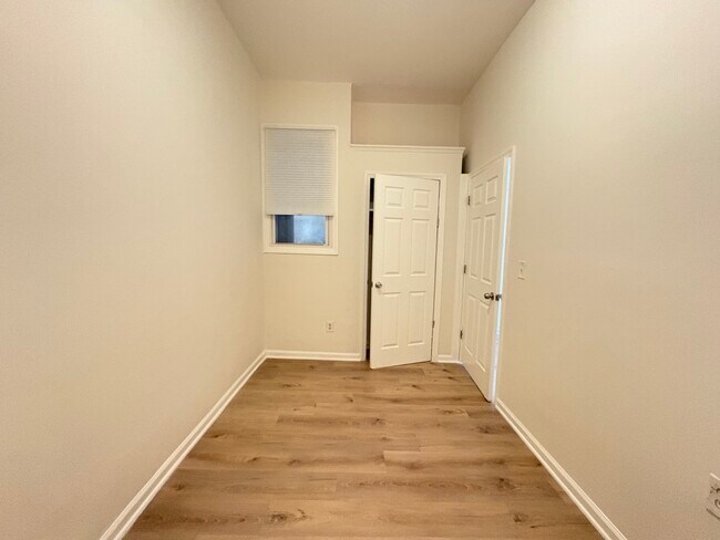 Building Photo - 614 Bramhall Ave