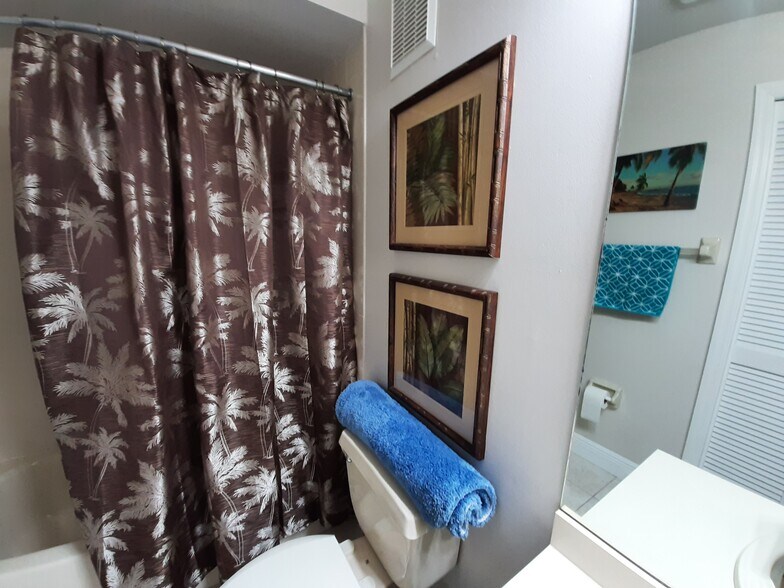 Building Photo - 12170 Kelly Sands Way