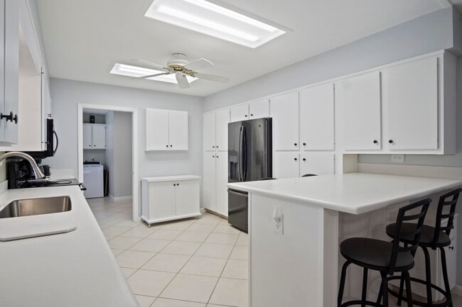 Building Photo - 1360 SW Albatross Way