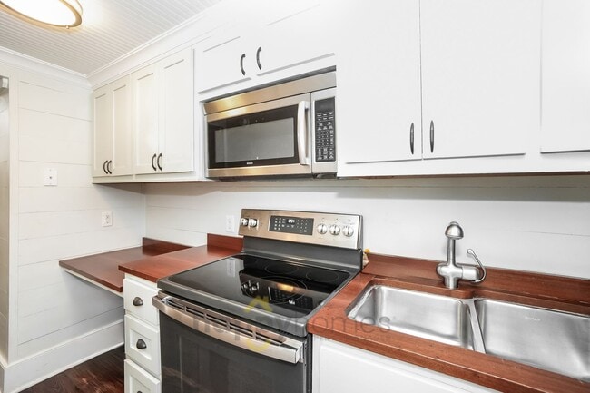 Building Photo - Fully Furnished, All Inclusive 1 Bedroom, 1 Bath Condo In the Heart of Downtown Charleston