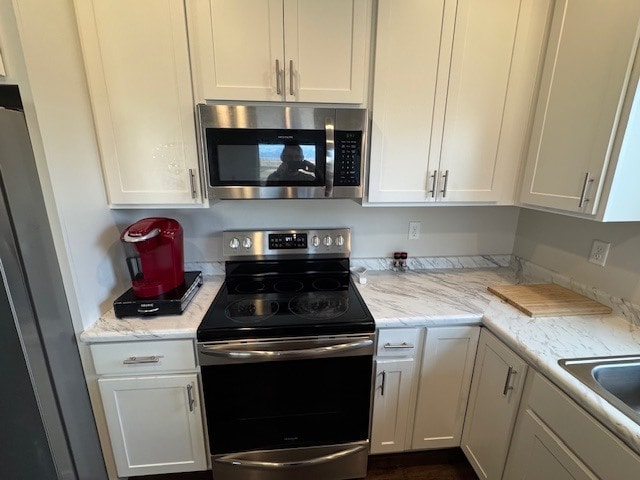 Stovetop and Microwave - 205 Manhattan South Rd