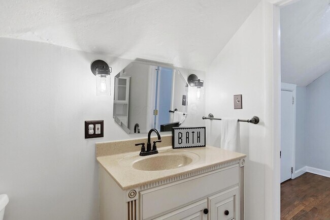 Building Photo - 2695 Bellwood Ave