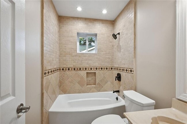 Building Photo - 508 Tanglewood Dr