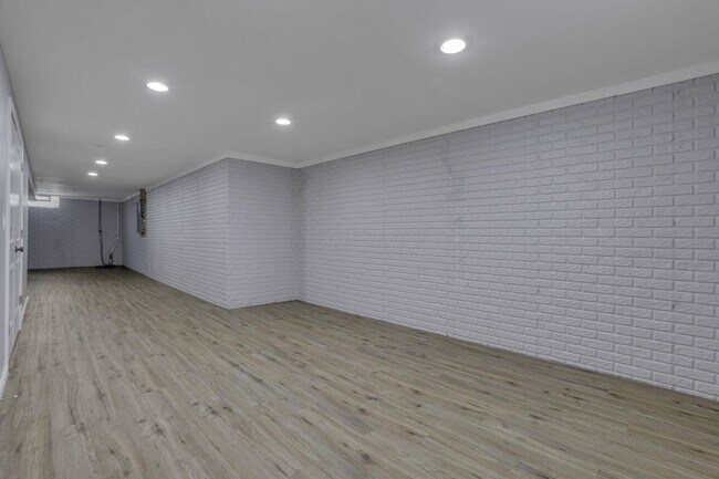 Building Photo - 1701 Marigold St