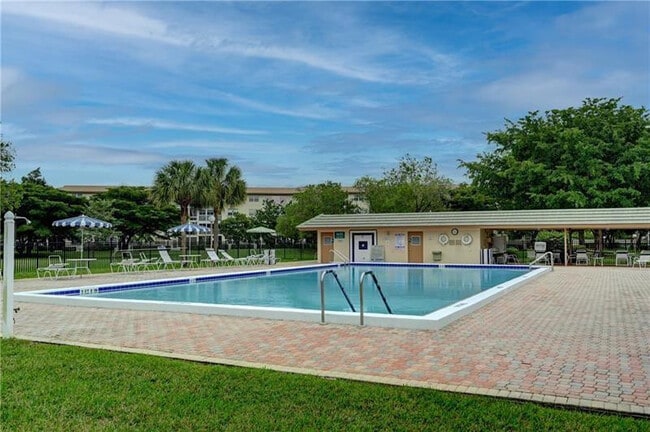 Building Photo - 1605 Abaco Dr