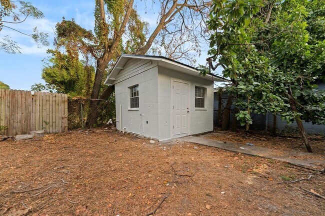 Building Photo - 2825 N Taliaferro Ave