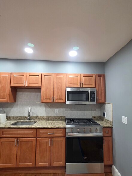 Primary Photo - 18 Mascot St