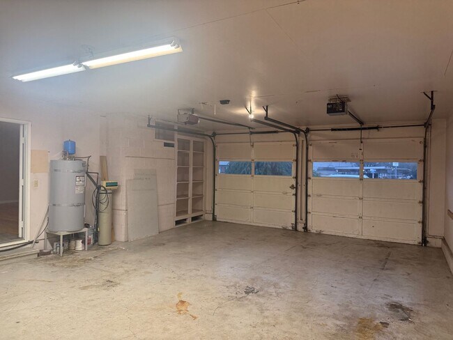 Building Photo - Charming 3 Bedroom with a Living Room, Sun Room,Huge Fenced Yard & More!