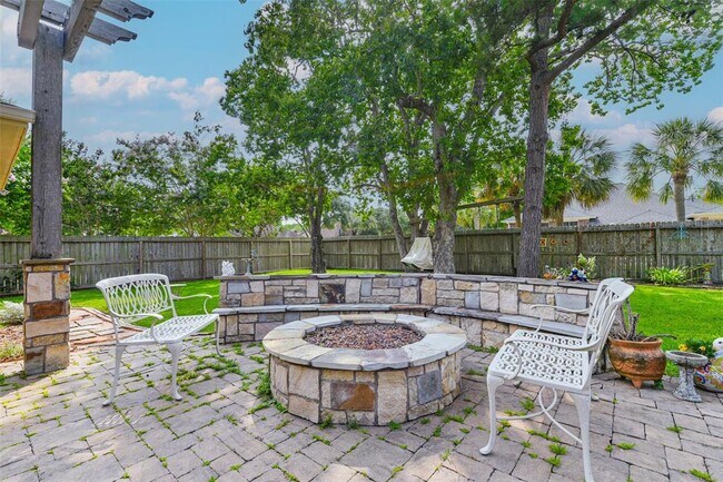 Building Photo - 501 Pine Bluff Dr