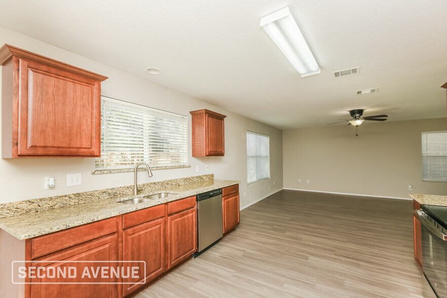 Building Photo - 6237 Hereford Dr