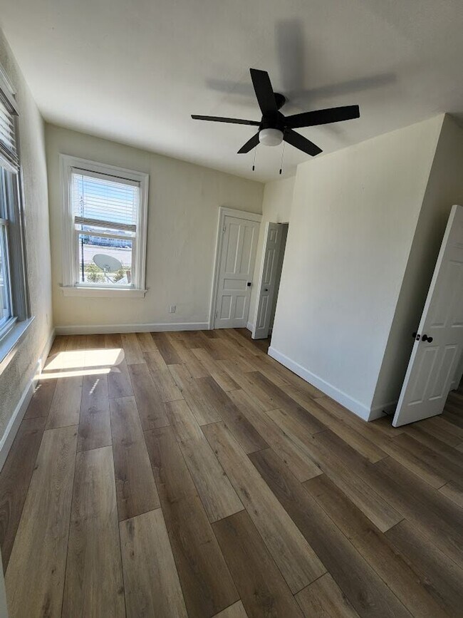 Building Photo - Spacious 4-bedroom house in Hamilton available mid-May