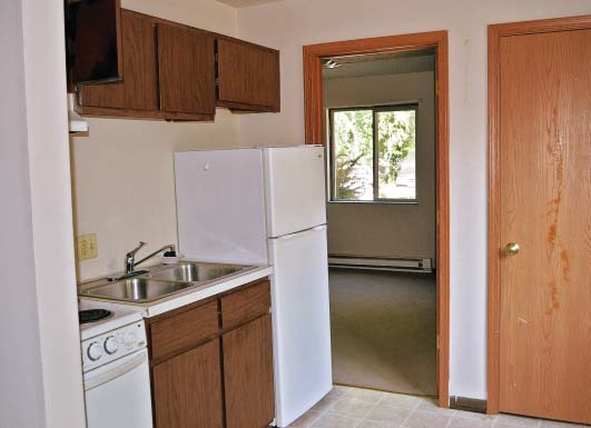 Interior Photo - 492-496 Schiller Ave