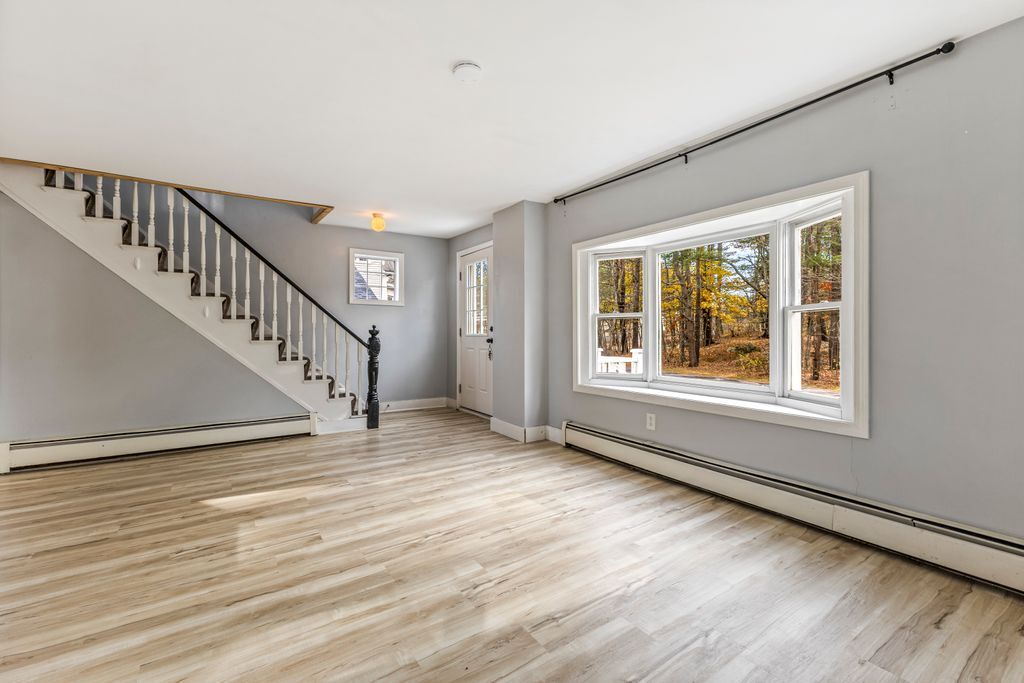 Building Photo - 83 Richardson St