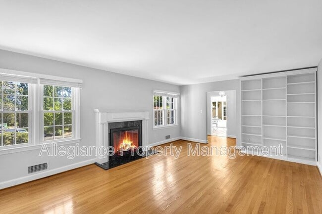 Building Photo - 3548 N Valley St