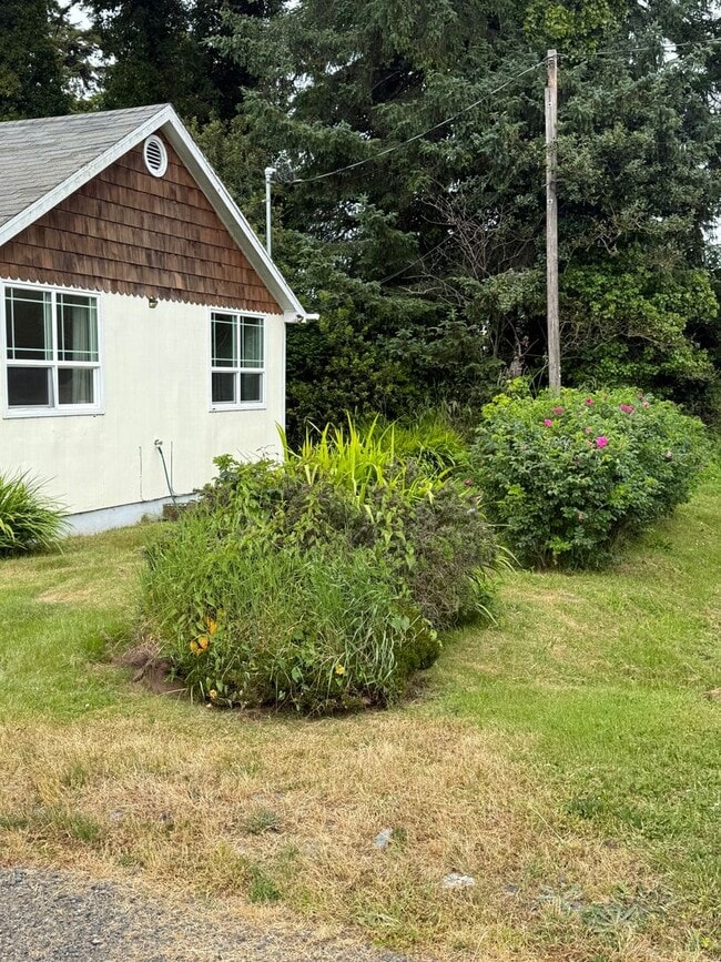 Building Photo - Charming County Home