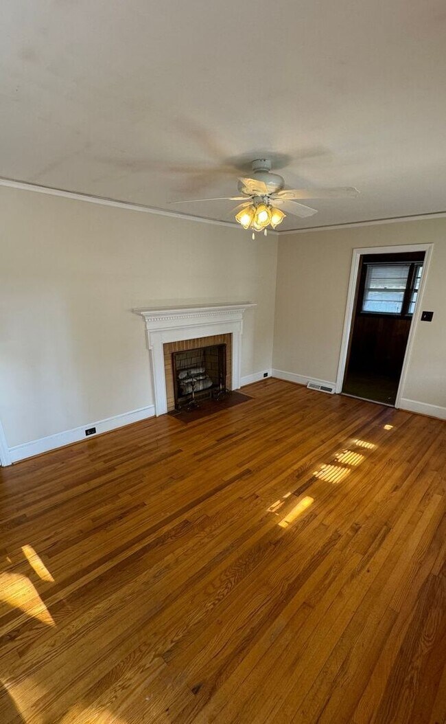 Building Photo - Cozy 2-Bedroom, 1-Bathroom Home w/ a Bonus Room