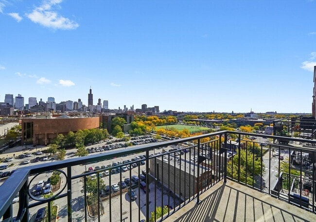 Building Photo - 6 S Laflin St