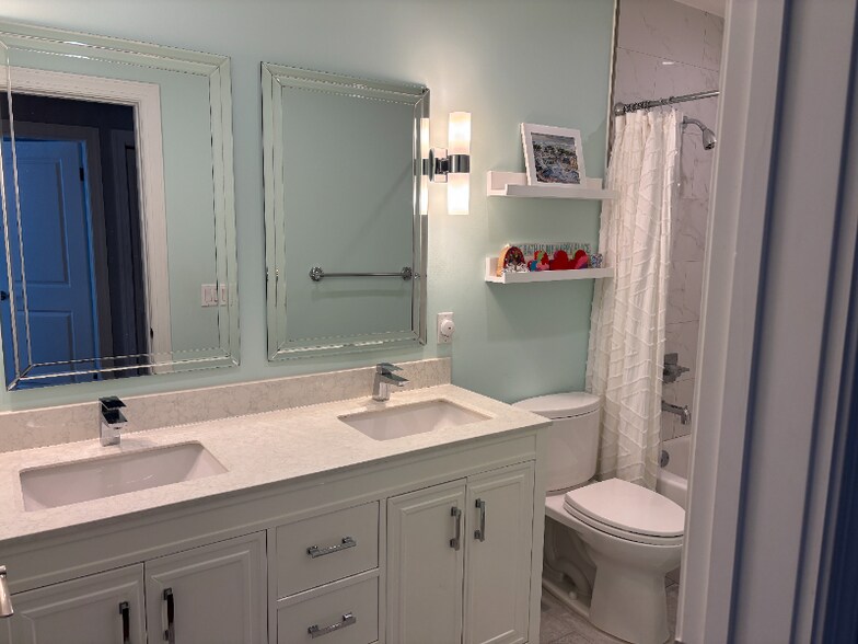 Building Photo - 2432 NE 26th Ave