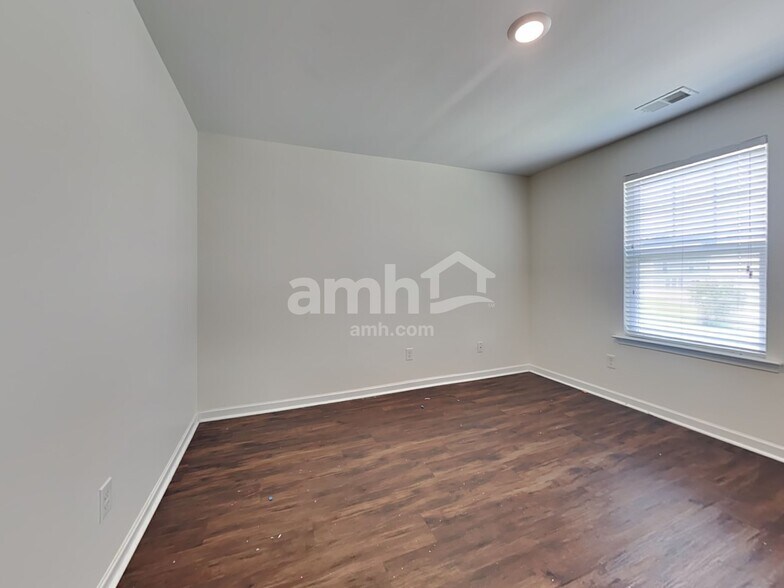 Building Photo - 138 Blackwater Way