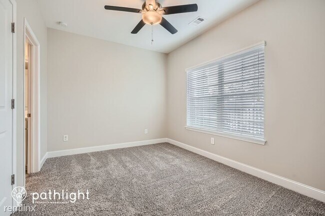 Building Photo - 3 br, 3 bath House - 1068 Moorewood Lane UNIT