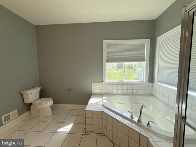 Building Photo - 8 Ramsdell Ct