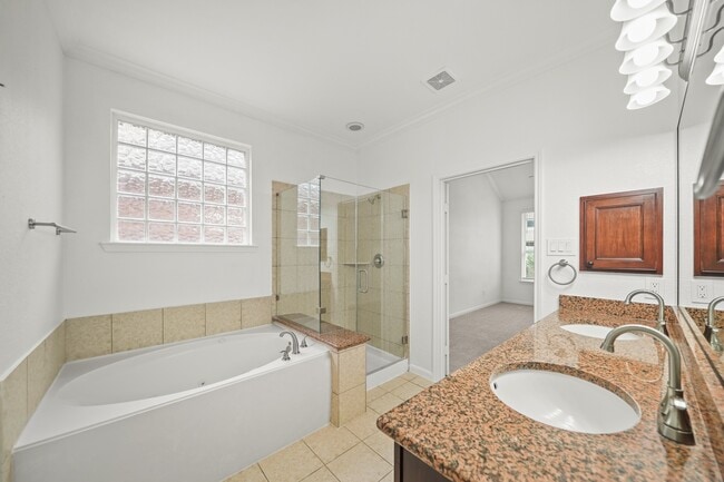 Building Photo - 10011 Western Pine Trail