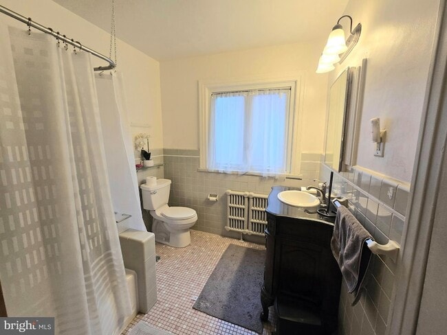 Building Photo - 557 Hamilton St