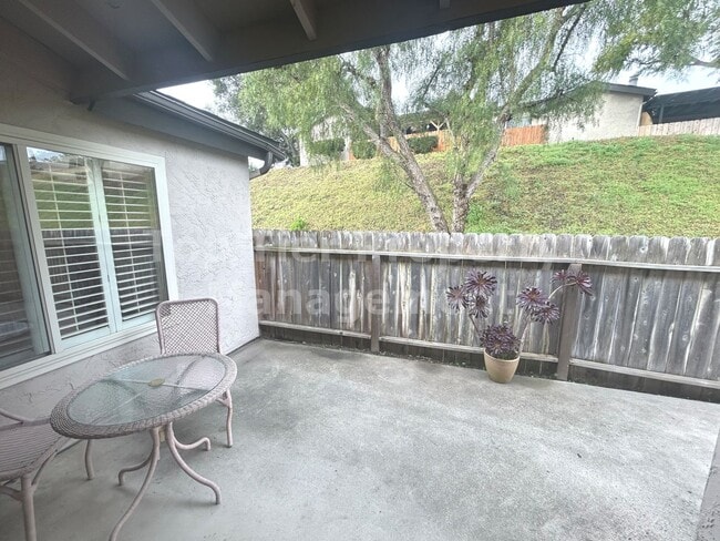 Building Photo - ***FULLY RENOVATED 2 bed / 2 bath / 1,120 sqft Home in 55+ Nob Hill Community - Available NOW***