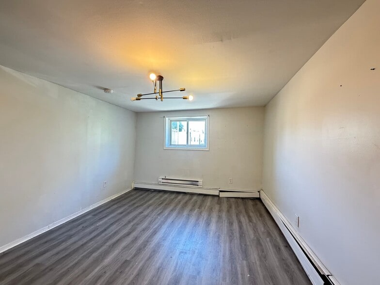 656 Ocean Ave 1F - 660 Ocean Ave