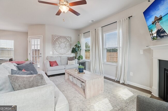 Building Photo - 3890 Clarington Dr