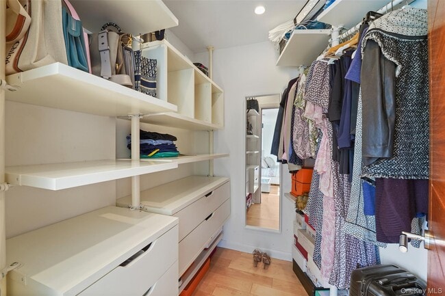 Building Photo - 2 Hudson St