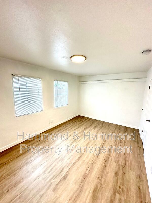 Building Photo - 5854 Tujunga Ave
