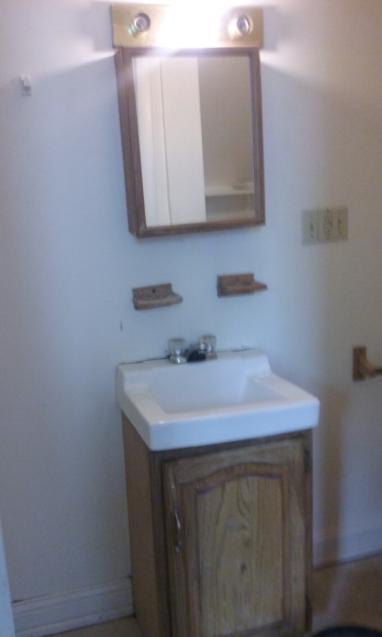 Building Photo - 2230 Ravine St