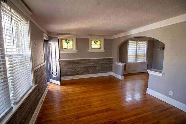 Building Photo - 5614 Delor St