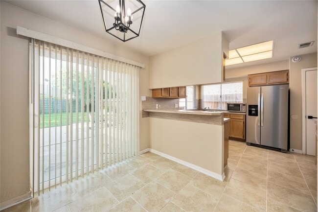 Building Photo - 2331 Ridgemont Dr