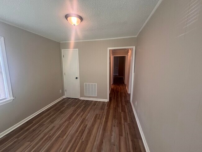 Building Photo - 2076 Goff Ave