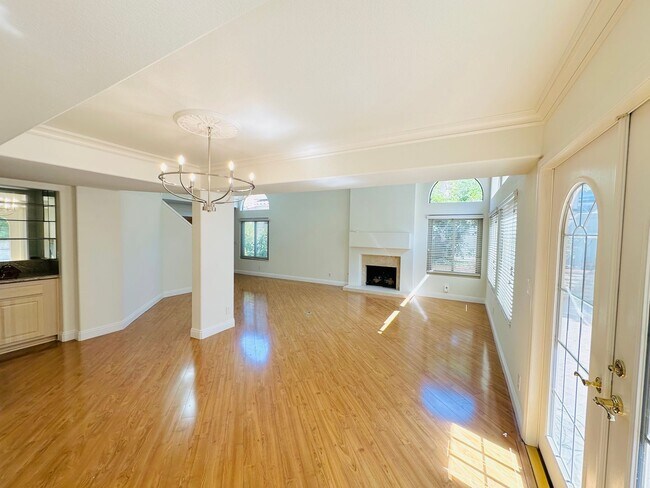 Building Photo - 6635 Soaring Dr